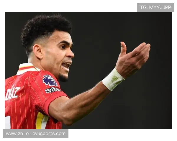 利物浦边路加速推进不断制造险情，迪亚斯打门稍偏