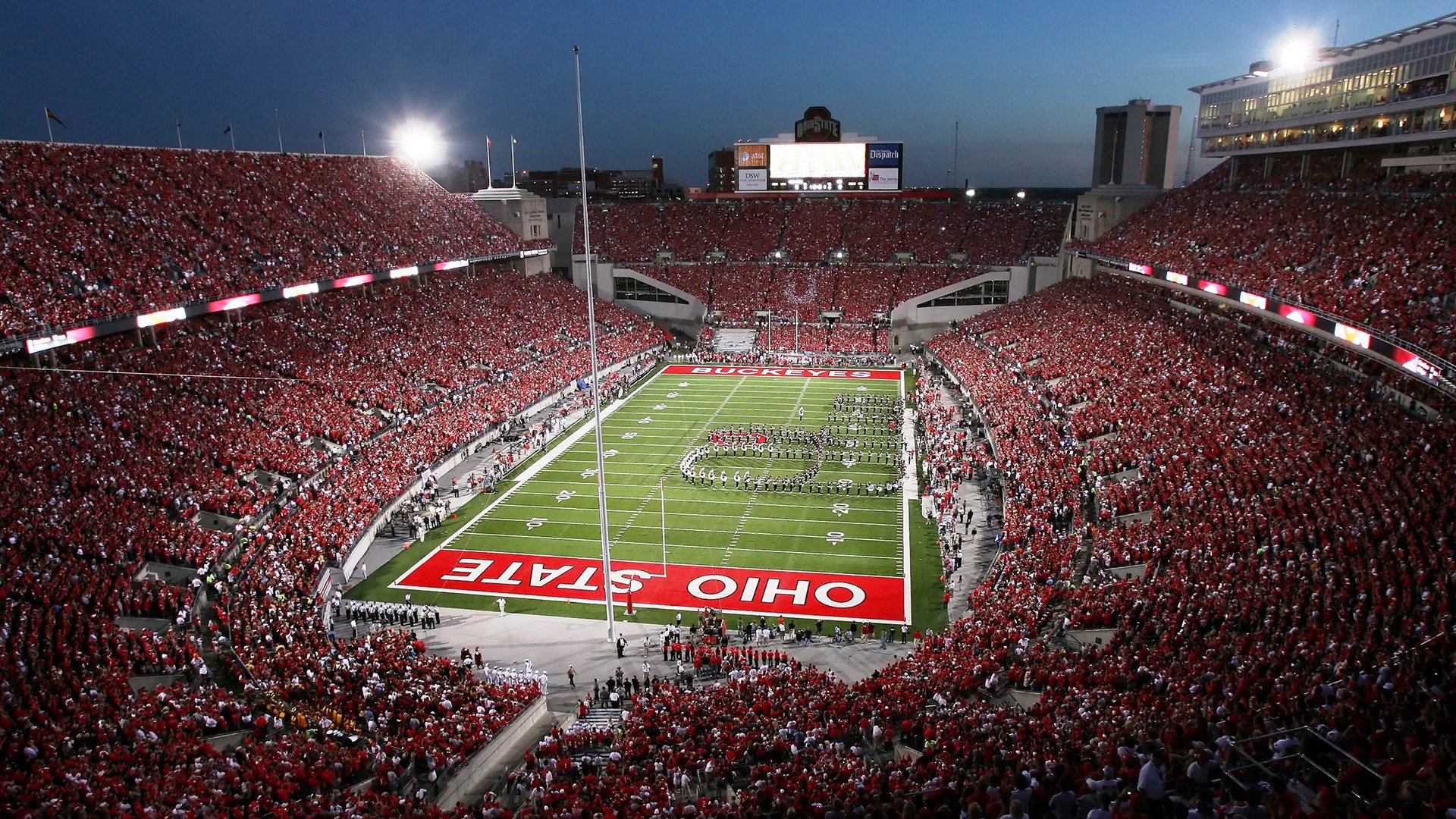 世界杯八强：日本对巴西 赛前日本球迷在看台展开“我们也会做梦”的巨幅标语